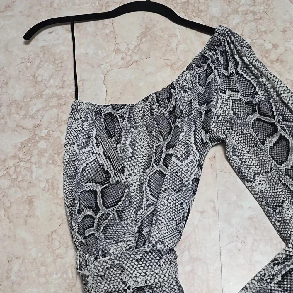 Michael Kors | Off the Shoulder Blouse | Ladies |  Black & White | Size XS - Picture 4 of 8